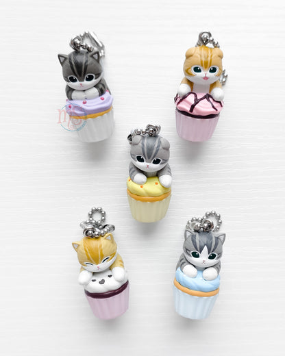 Mofusand | Cupcake Cat | Yellow Keychain Figure